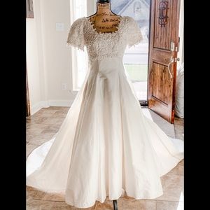 Beautiful Dupioni Silk wedding gown, size 10